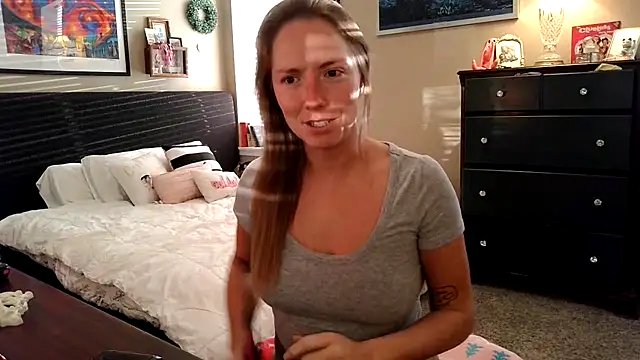 Snapshot of mooviebaby chatting on 02/13/26, 10:50 mooviebaby online show from 02/13/26, 10:50