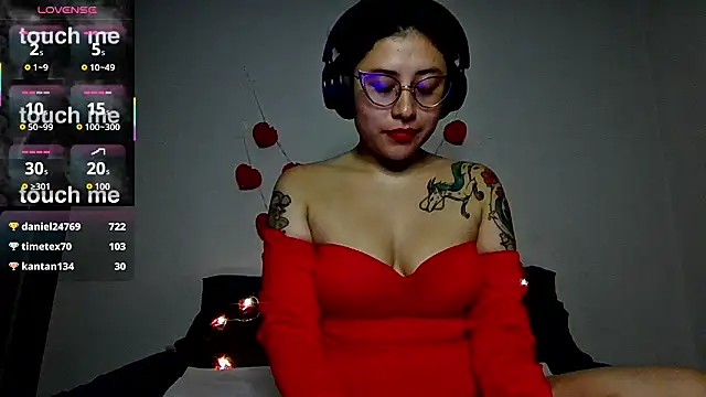 Juliexxxxtasy online show from 02/14/26, 01:46