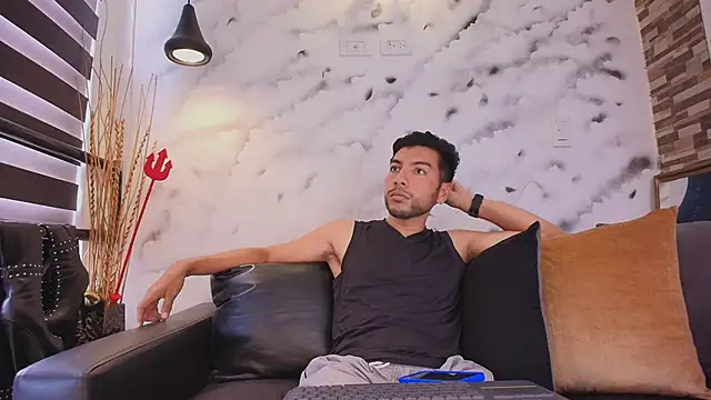 Max Hornye online show from 03/18/26, 05:38