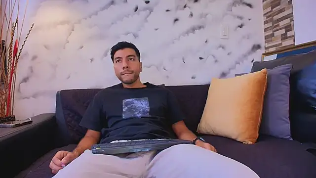 Max Hornye online show from 04/17/26, 06:55