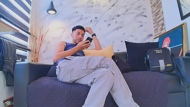 Max Hornye online show from 04/18/26, 06:45