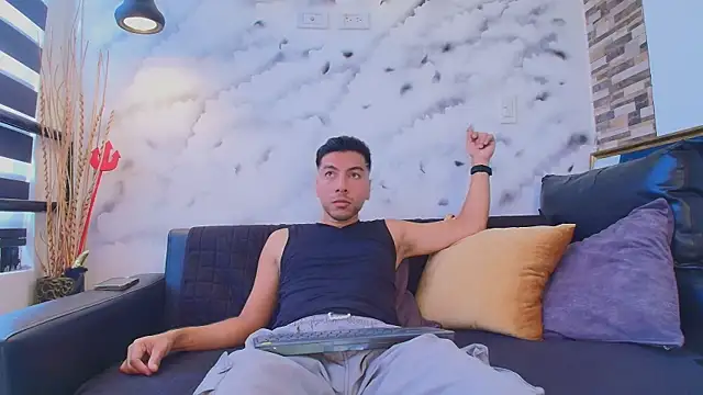 Max Hornye online show from 04/22/26, 07:04