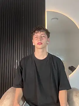 ARON LUXX online show from 02/11/26, 03:11