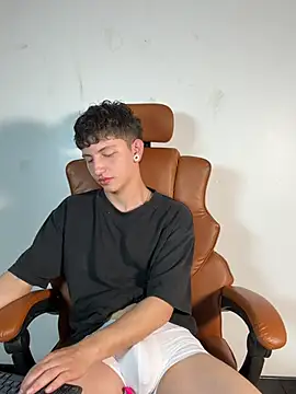 ARON LUXX online show from 03/25/26, 05:41