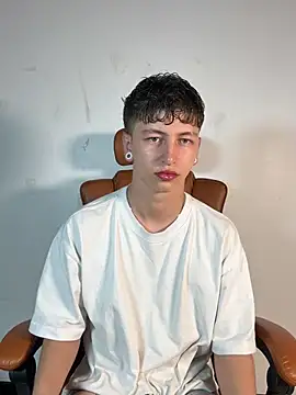 ARON LUXX online show from 04/01/26, 02:03