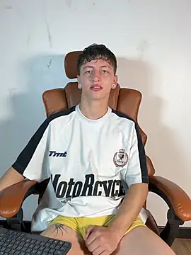 ARON LUXX online show from 04/04/26, 02:36