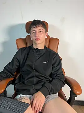 ARON LUXX online show from 04/07/26, 02:39