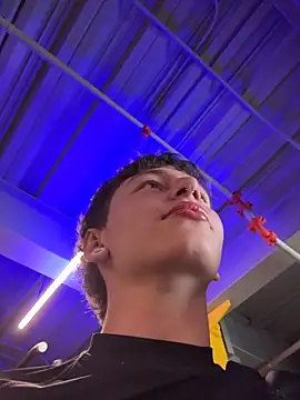 ARON LUXX online show from 04/18/26, 05:06