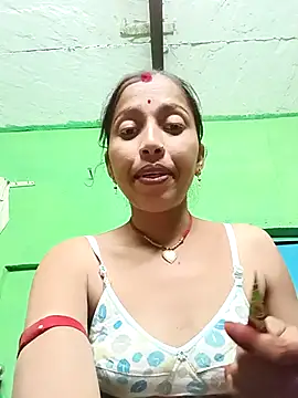 Snapshot of Cut_it73 chatting on 02/18/26, 12:23 Cut it73 online show from 02/18/26, 12:23