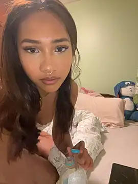 lyla luv online show from 03/04/26, 10:16