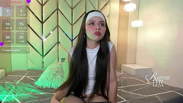 Raven Luxx online show from 04/15/26, 01:56