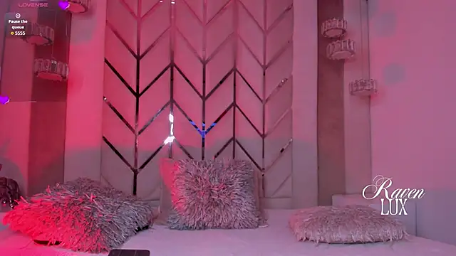 Raven Luxx online show from 04/19/26, 01:27