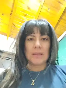 Snapshot of Lyonette_reading1 chatting on 05/16/26, 08:44 Lyonette reading1 online show from 05/16/26, 08:44