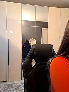 Nhaomy    online show from 02/06/26, 12:52