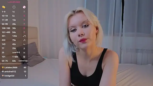 Snapshot of GoldenLenarz chatting on 07/19/26, 11:14 GoldenLenarz online show from 07/19/26, 11:14