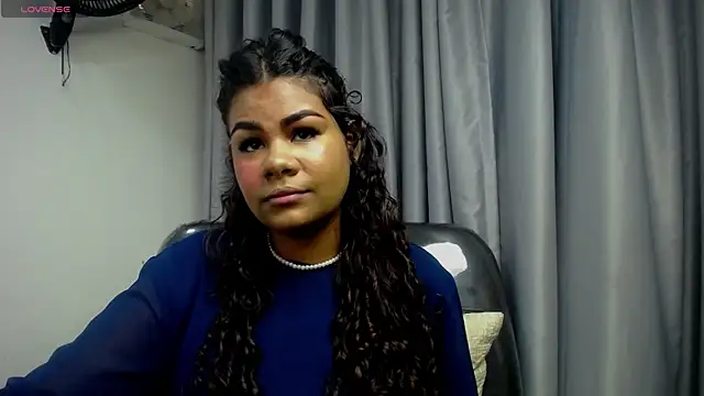 yaazhinii online show from 04/20/26, 11:57