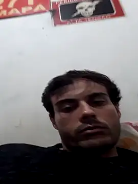 Snapshot of henriquefc2712 chatting on 03/26/26, 06:52 henriquefc2712 online show from 03/26/26, 06:52