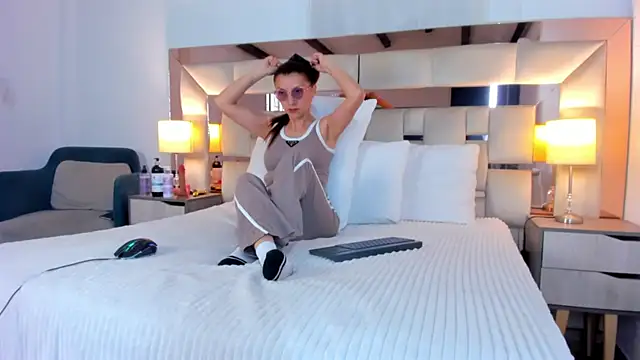 EloiseClairmont online show from 04/08/26, 07:36