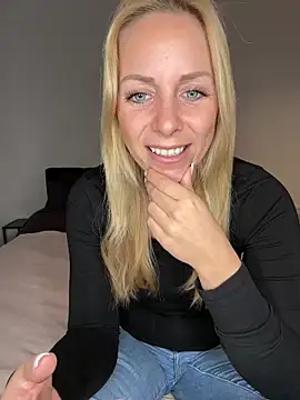 Snapshot of emily-becker22 chatting on 04/23/26, 03:36 emily-becker22 online show from 04/23/26, 03:36