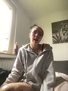 Snapshot of zoeelovee chatting on 03/13/26, 09:27 zoeelovee online show from 03/13/26, 09:27