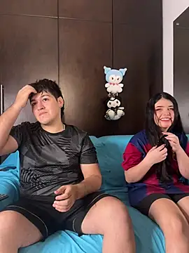 EmilyAndAndrew online show from 03/27/26, 04:07