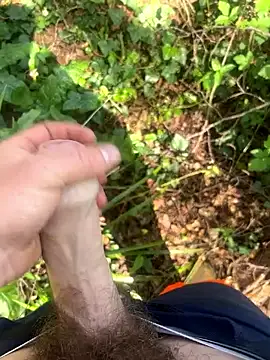 Snapshot of enormebitedu31 chatting on 04/08/26, 11:43 enormebitedu31 online show from 04/08/26, 11:43