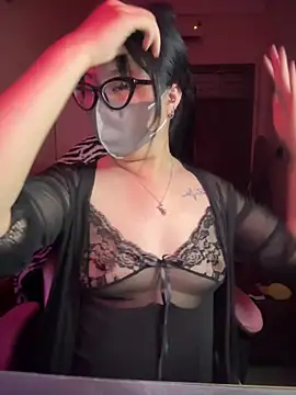 Snapshot of HaleyKin chatting on 05/13/26, 04:48 HaleyKin online show from 05/13/26, 04:48