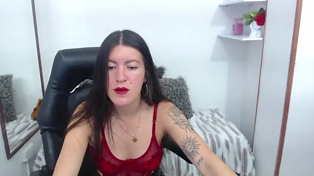 HannaOwen  online show from 04/16/26, 02:40