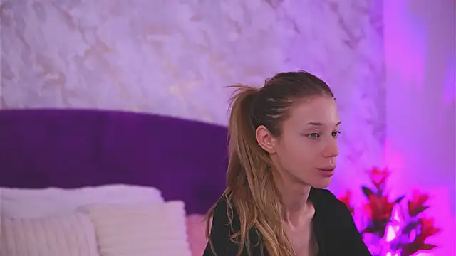 EllinaNuria online show from 02/18/26, 04:19