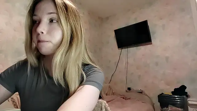 TiaBIanks online show from 04/01/26, 01:39