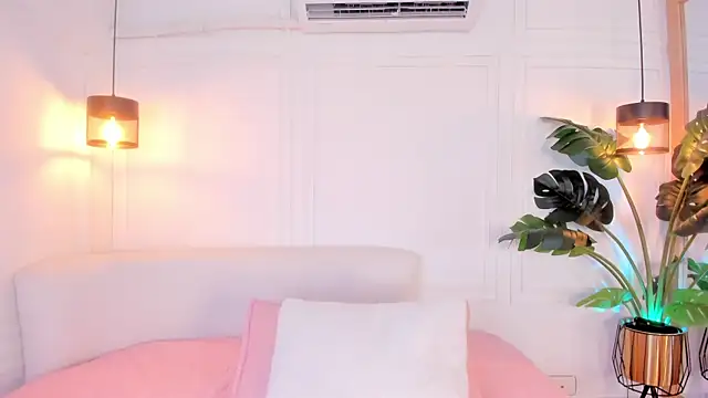 Nicole Whittee online show from 04/20/26, 08:10