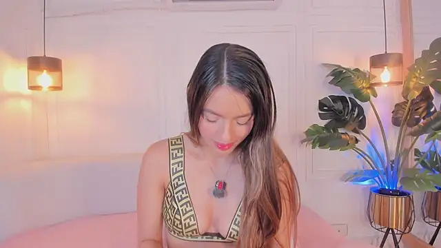 Nicole Whittee online show from 04/21/26, 08:12