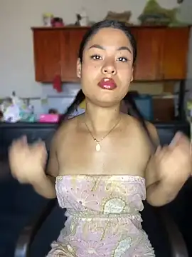 Snapshot of Romie_rous chatting on 07/14/26, 03:07 Romie rous online show from 07/14/26, 03:07