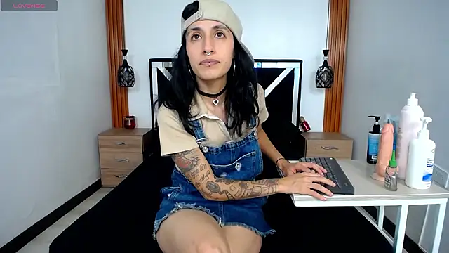 FRANCESCA LOVE  online show from 03/12/26, 07:31