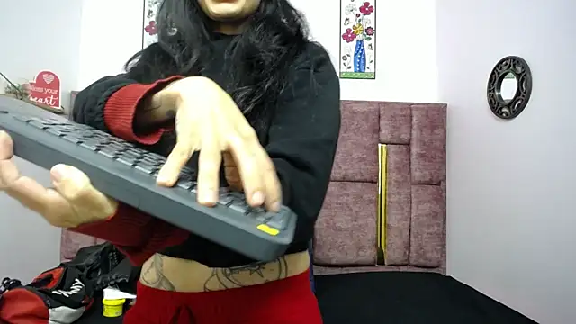 FRANCESCA LOVE  online show from 04/18/26, 07:34