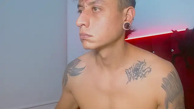 Snapshot of SkinnyDevil12 chatting on 03/04/26, 03:45 SkinnyDevil12 online show from 03/04/26, 03:45