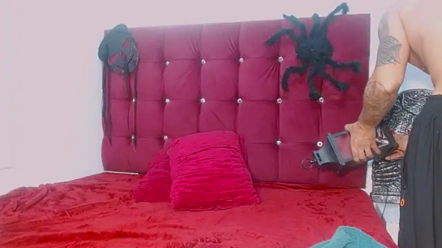 Snapshot of SkinnyDevil12 chatting on 03/05/26, 03:24 SkinnyDevil12 online show from 03/05/26, 03:24