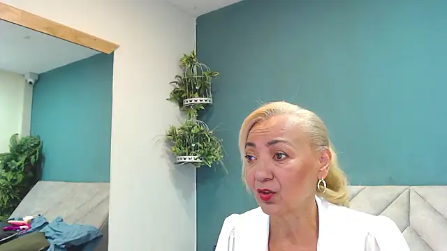 AmelieLux online show from 03/05/26, 06:37