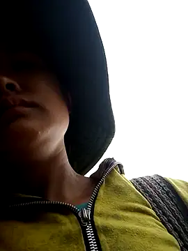 Snapshot of Luminana chatting on 05/06/26, 12:41 Luminana online show from 05/06/26, 12:41