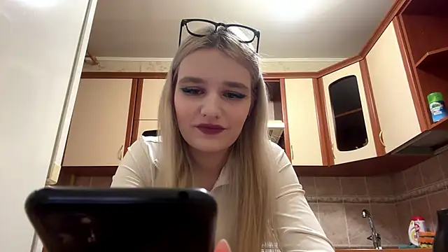 MiaBerlateen online show from 02/06/26, 02:20