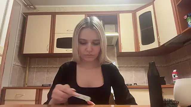 MiaBerlateen online show from 02/24/26, 06:06