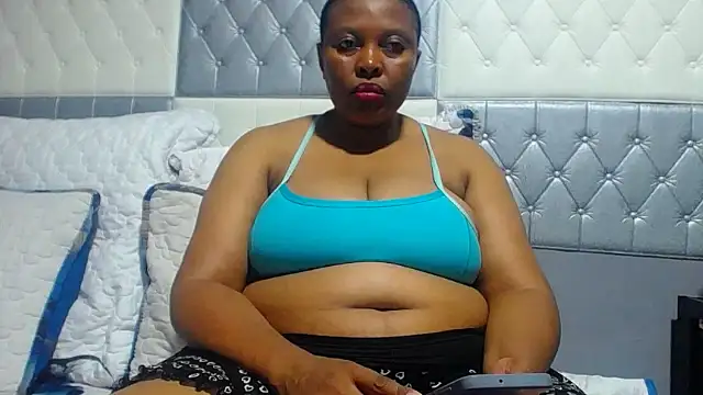 SEXYBUSTYEBONYXX online show from 04/19/26, 05:01