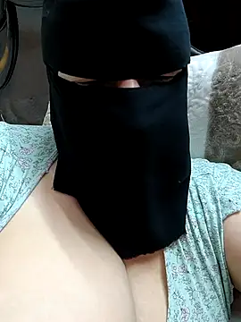 Warda Egy online show from 04/19/26, 12:04