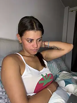 Snapshot of RachelWeisz_ chatting on 03/04/26, 10:21 RachelWeisz online show from 03/04/26, 10:21