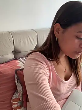 RachelWeisz  online show from 04/12/26, 07:08