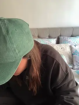 RachelWeisz  online show from 04/18/26, 06:23