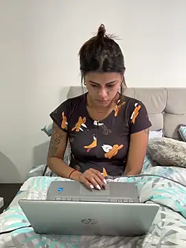 RachelWeisz  online show from 04/21/26, 11:49