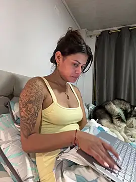 RachelWeisz  online show from 04/23/26, 10:25