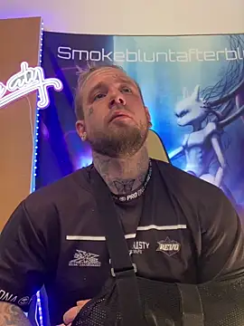 Smokebluntafterblunt online show from 03/09/26, 06:45