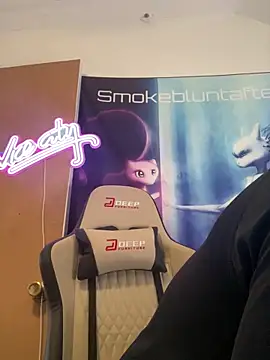 Smokebluntafterblunt online show from 05/25/26, 07:20